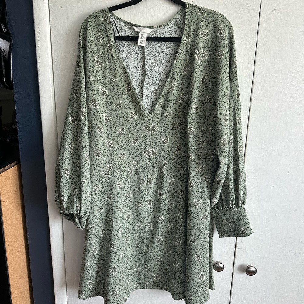 H&M Gray Floral V-Neck Dress